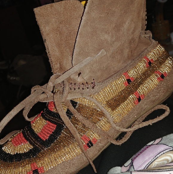 Size 7 hand beaded moccasins - Picture 4 of 4